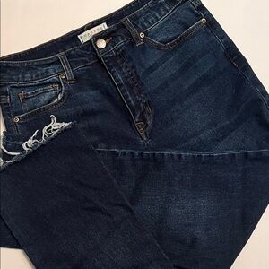 Trendy Cropped Jeans in Dark Blue